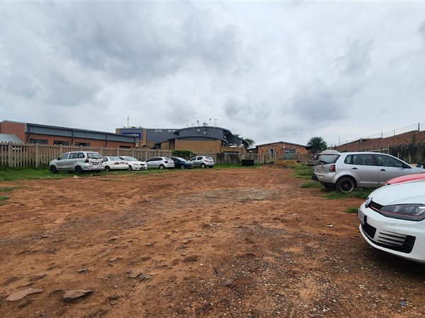 1332 m² Land available in Witbank Central