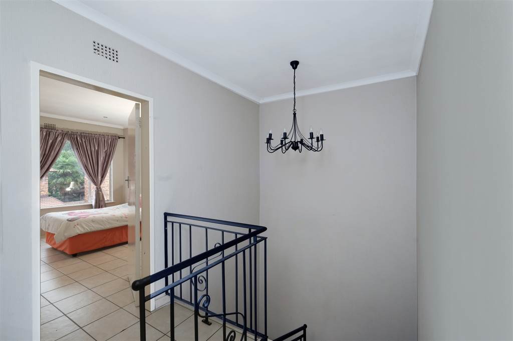 3 Bed Townhouse in Randpark Ridge photo number 10