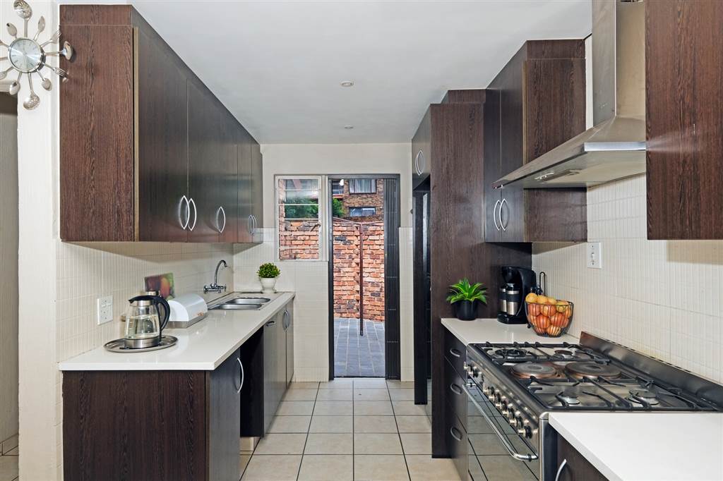 3 Bed Townhouse in Randpark Ridge photo number 3