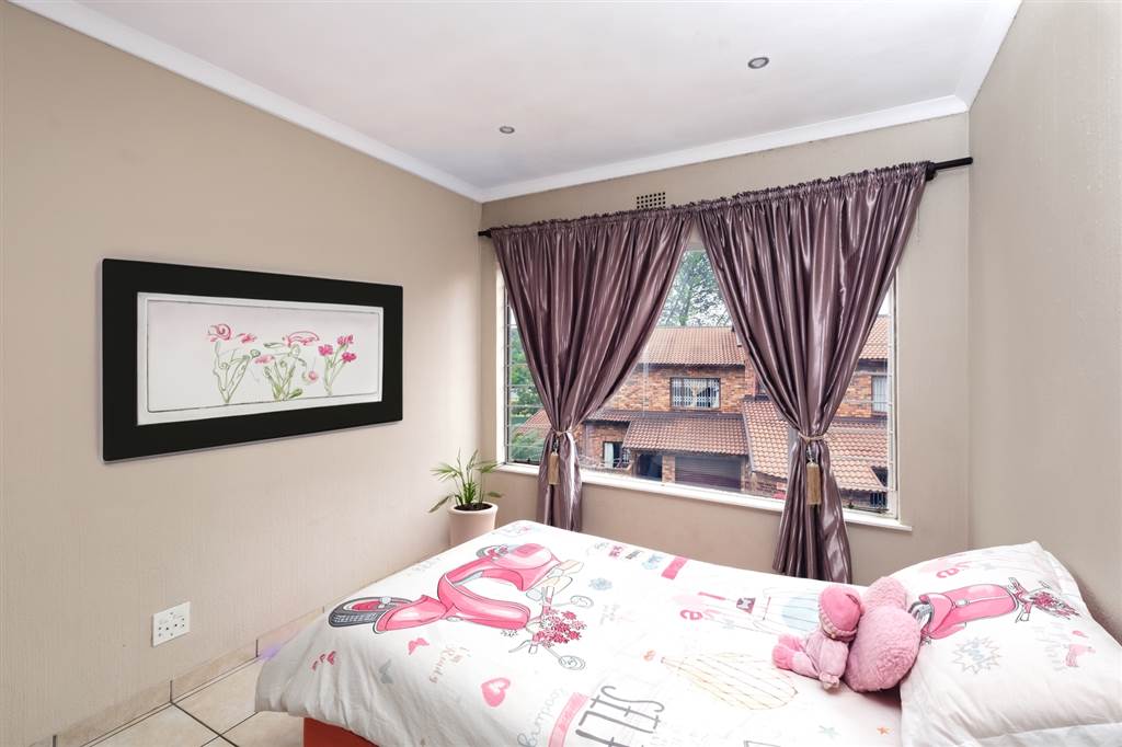 3 Bed Townhouse in Randpark Ridge photo number 11