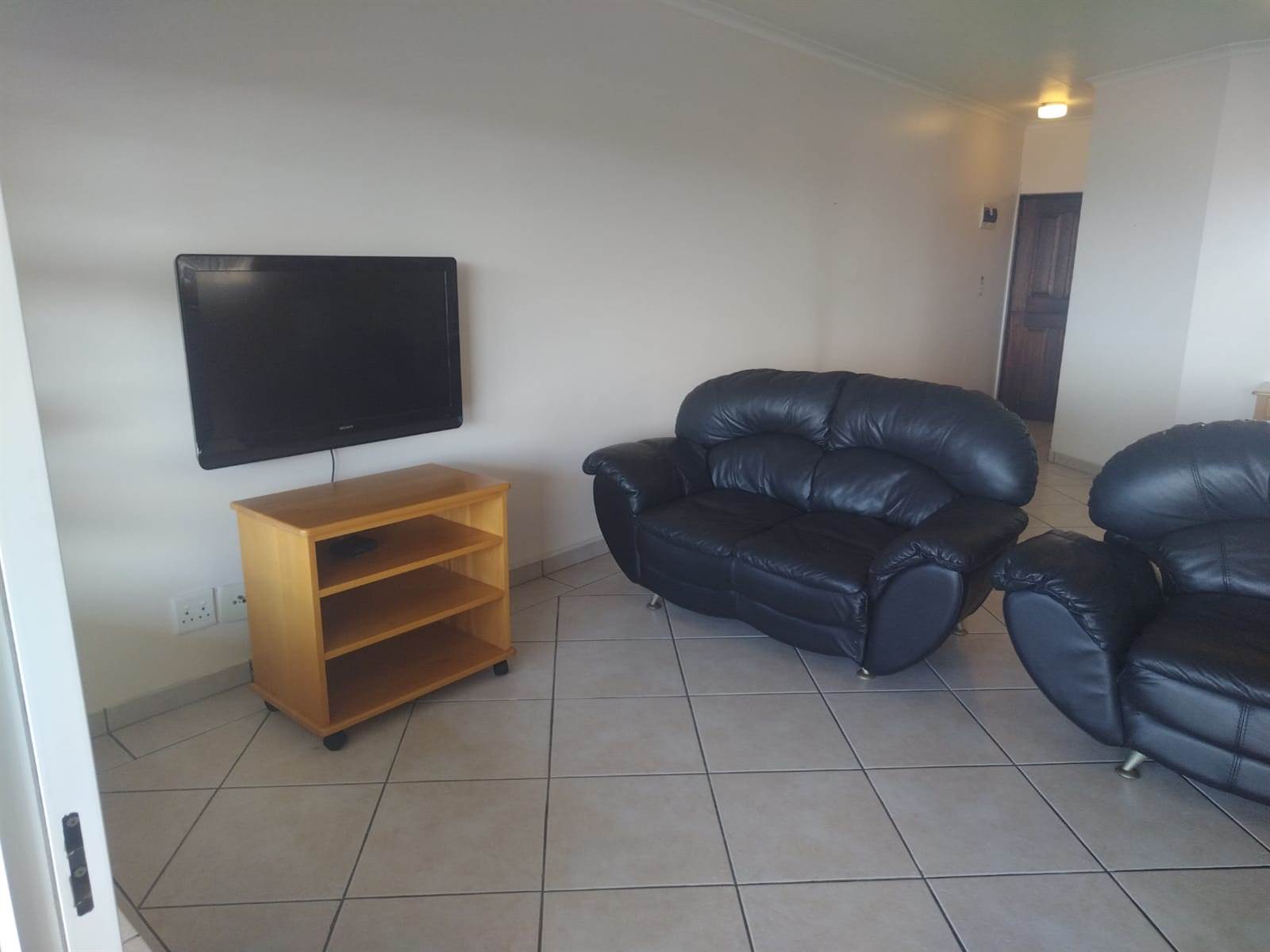 3 Bed Apartment in Uvongo photo number 3