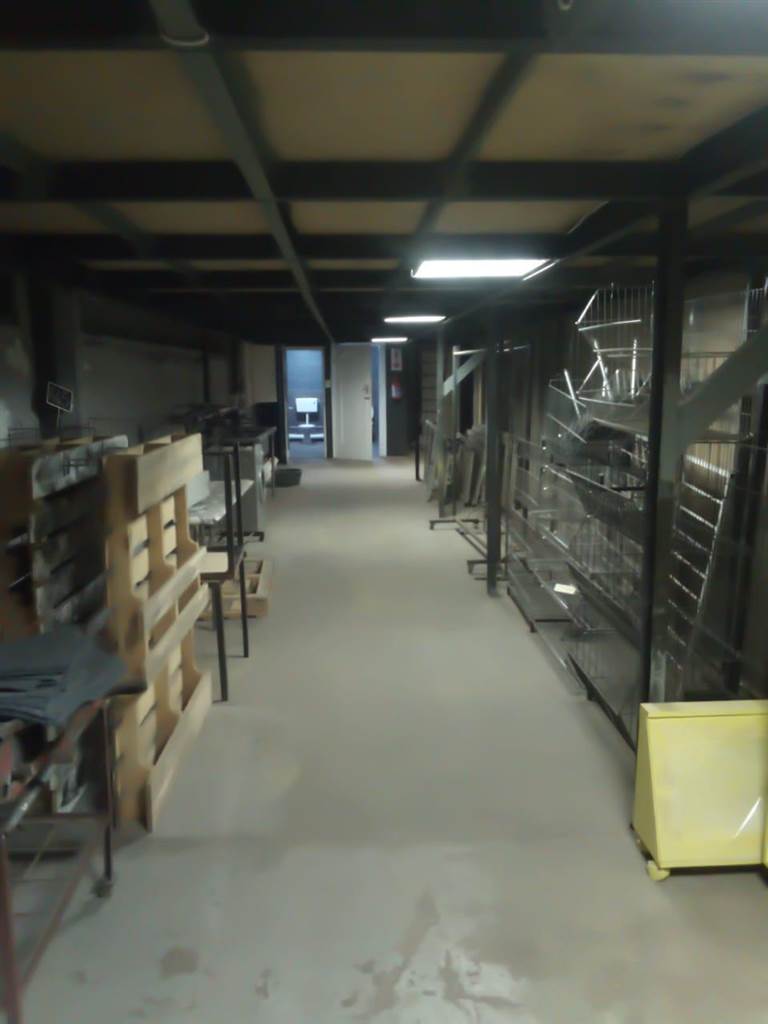600  m² Industrial space in Congella photo number 3