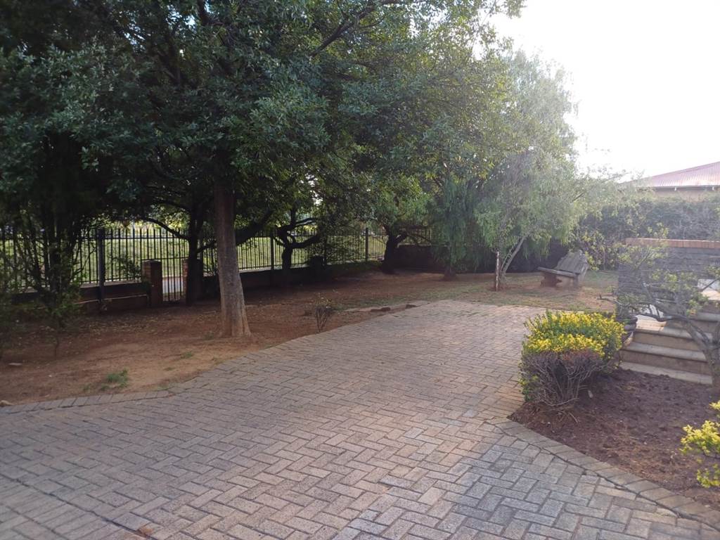 4 Bed House in Benoni CBD photo number 7