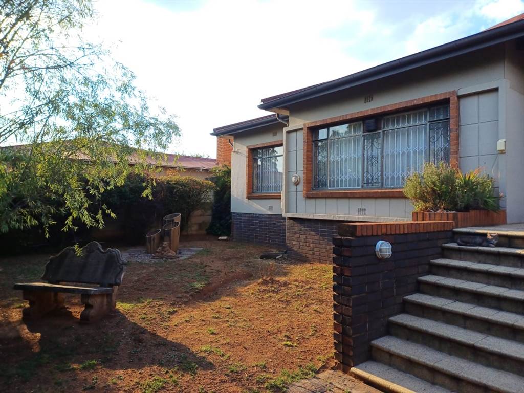 4 Bed House in Benoni CBD photo number 2