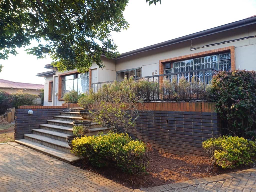 4 Bed House in Benoni CBD photo number 4