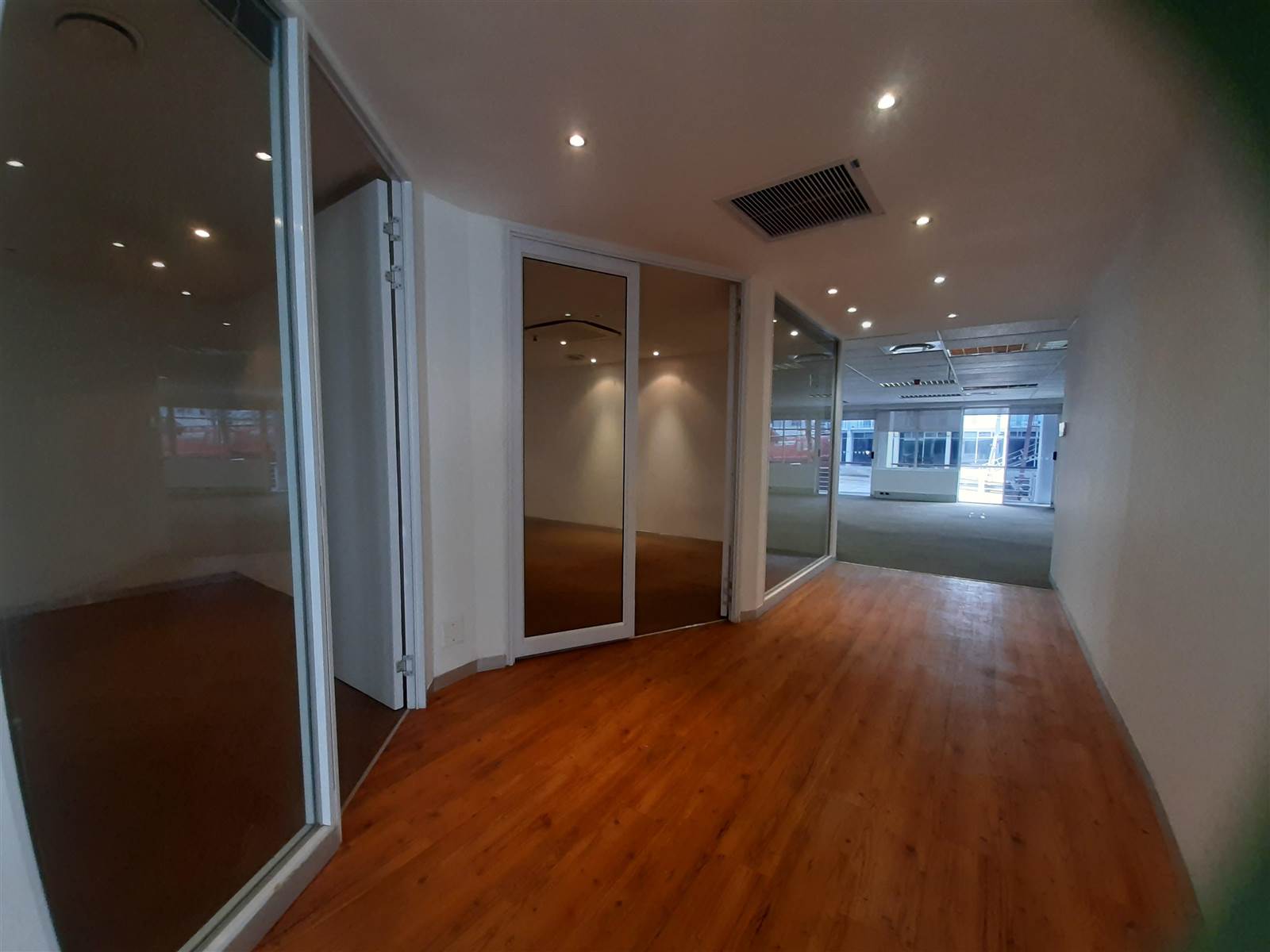 977  m² Commercial space in Waterfront photo number 10