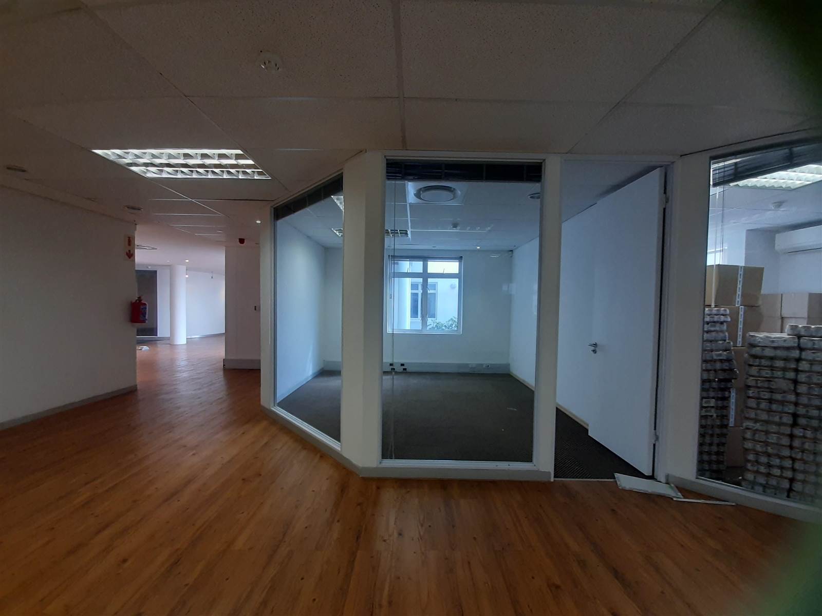 977  m² Commercial space in Waterfront photo number 9