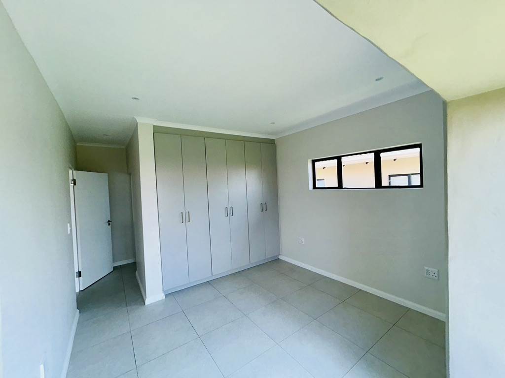 3 Bed House in Hazeldean (Silverlakes Surroundings) photo number 21