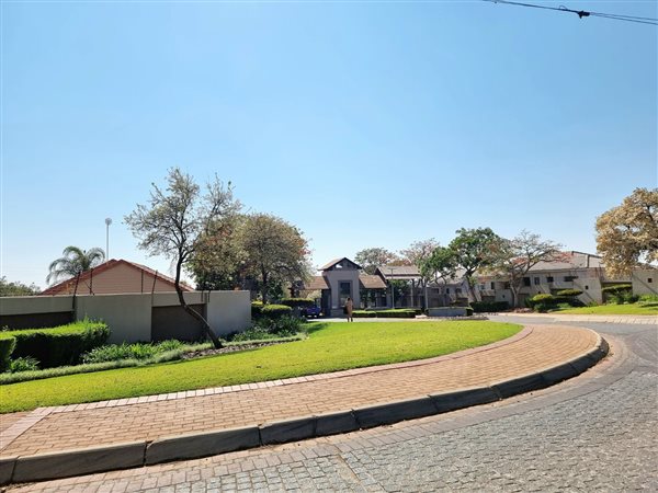 980 m² Land