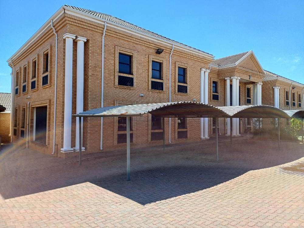 500  m² Commercial space in Highveld photo number 2