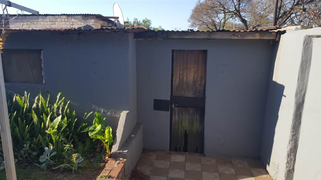 2 Bed House in Turffontein photo number 10