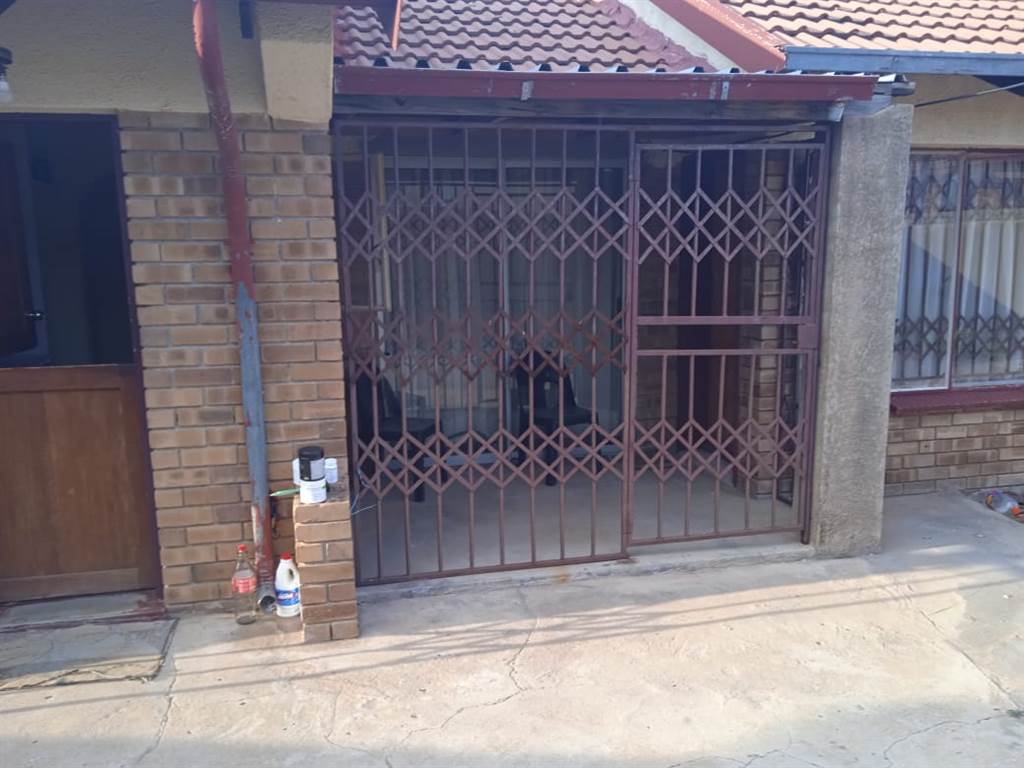 3 Bed House in Mankweng photo number 2