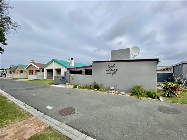 2 Bed House in Pearly Beach