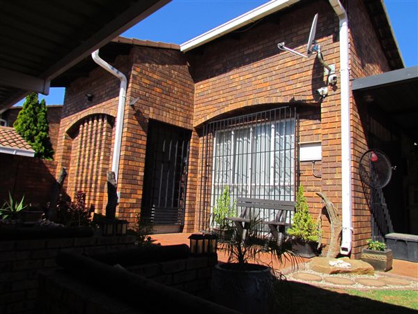 3 Bedroom Townhouse 3 Bedroom Townhouse