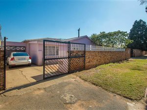 7 Bed House in Westdene