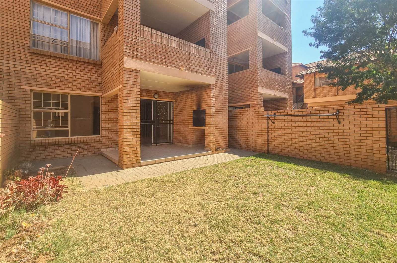 2 Bed Apartment in Hazeldean (Silverlakes Surroundings) photo number 11