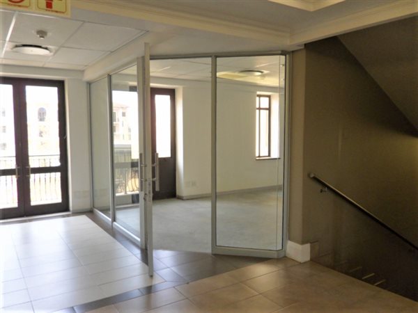 238  m² Commercial space in Fourways