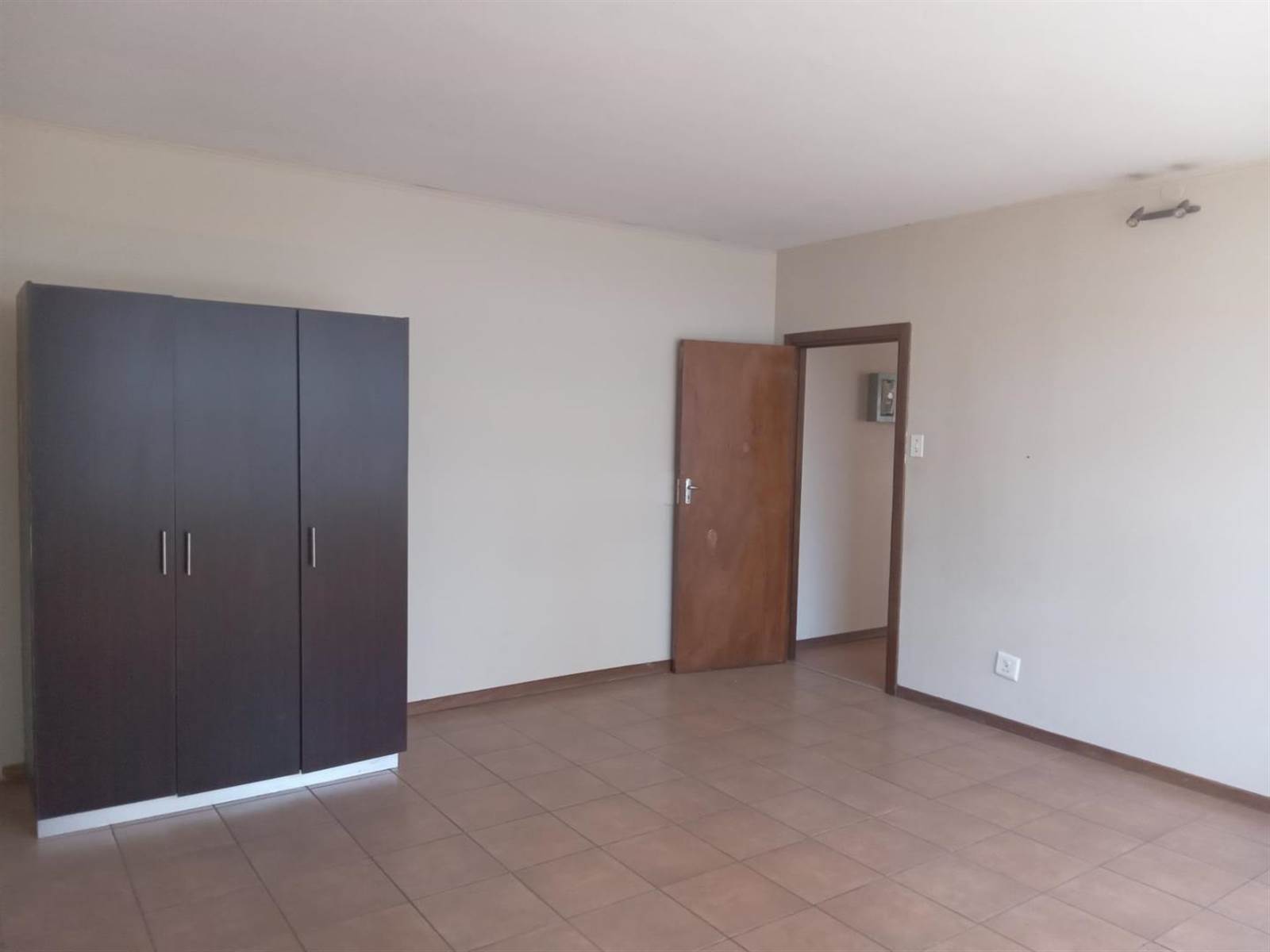 Studio Apartment in Johannesburg Central and CBD photo number 5