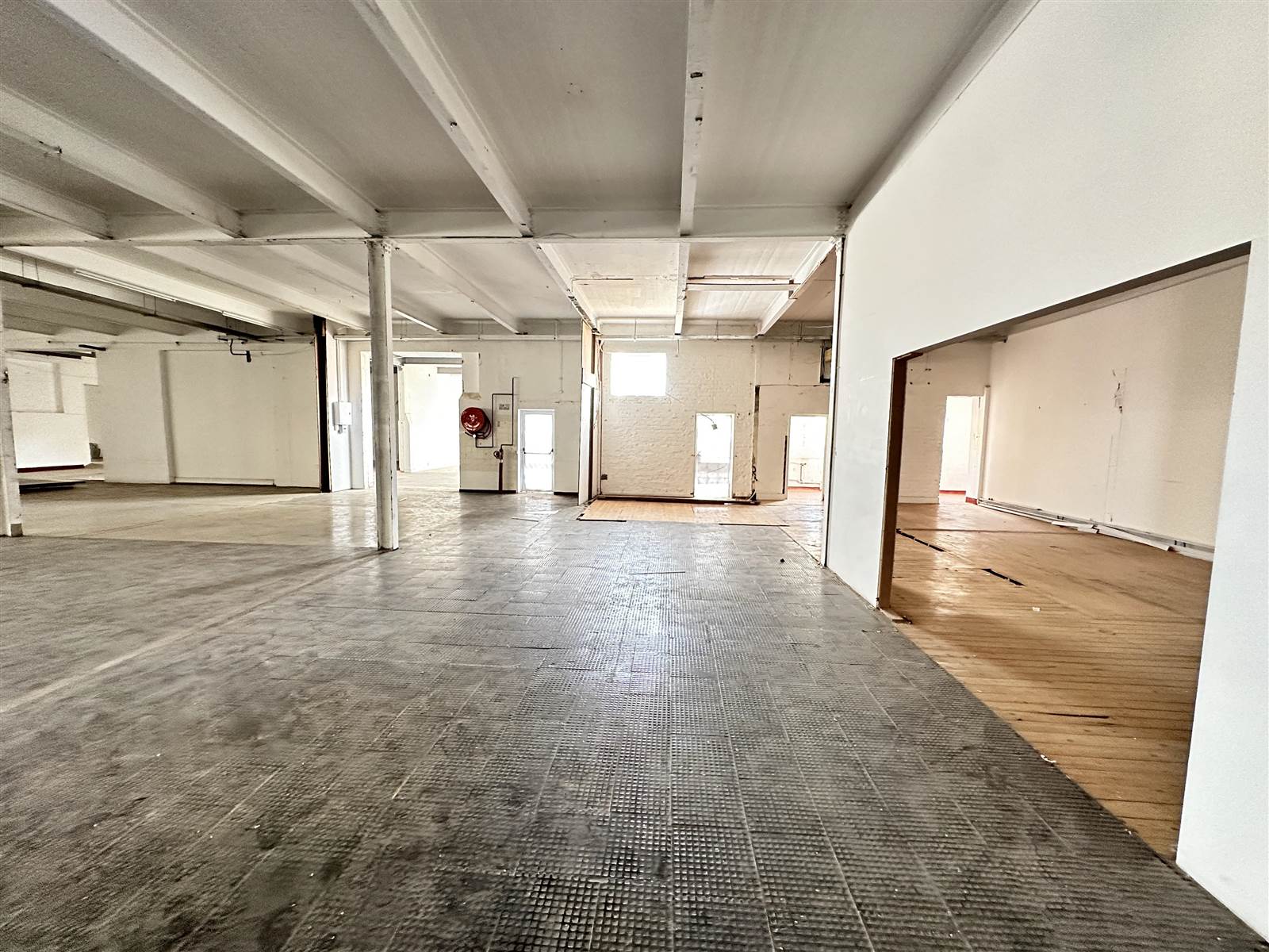 1004  m² Commercial space in Woodstock photo number 1