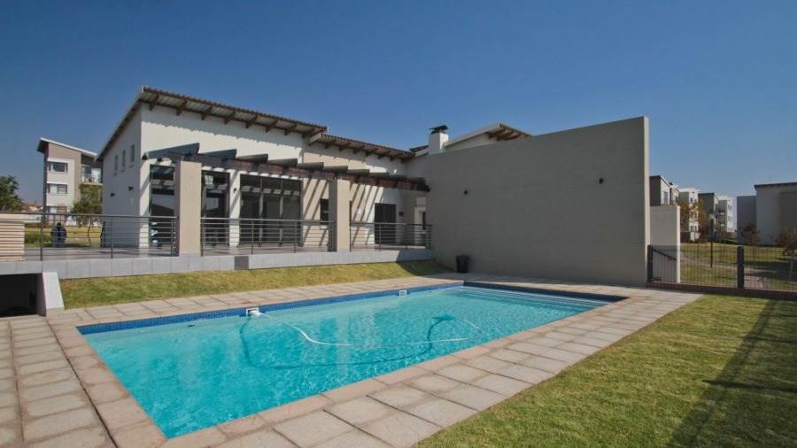 2 Bed Apartment in Fourways photo number 26