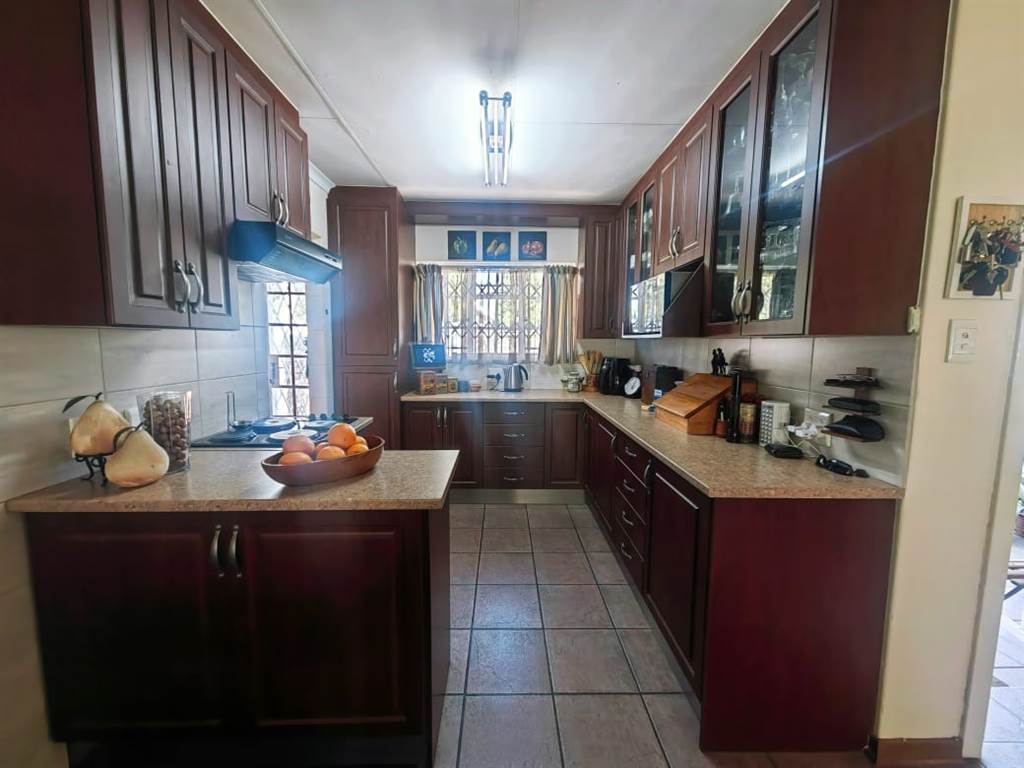 3 Bed Townhouse in Potchefstroom Central photo number 9