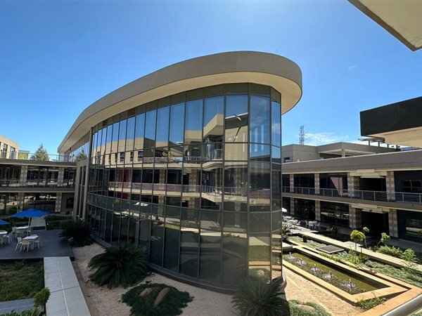 90  m² Commercial space in Highveld