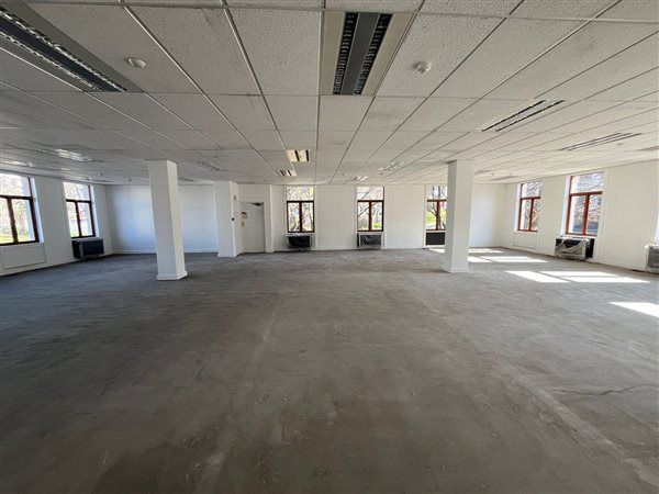 684  m² Commercial space