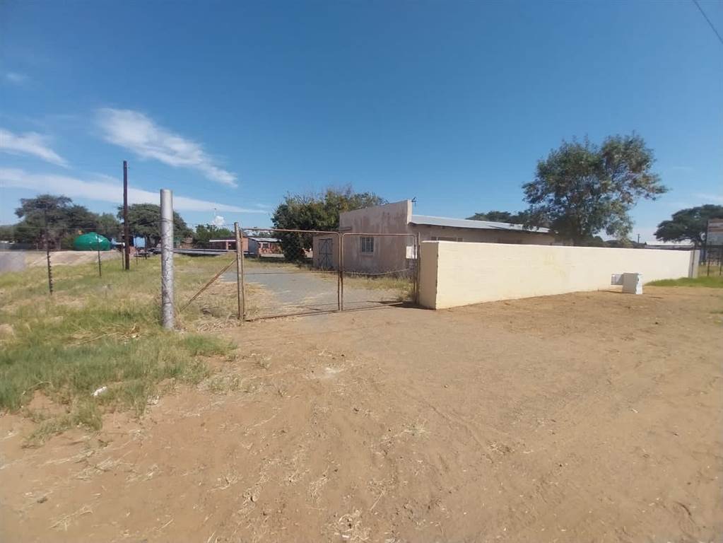 256  m² Commercial space in Jan Kempdorp photo number 1