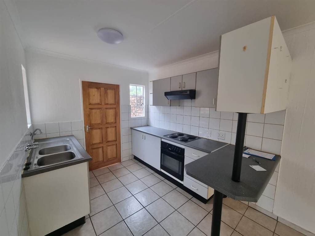2 Bed House in Krugersdorp North photo number 12