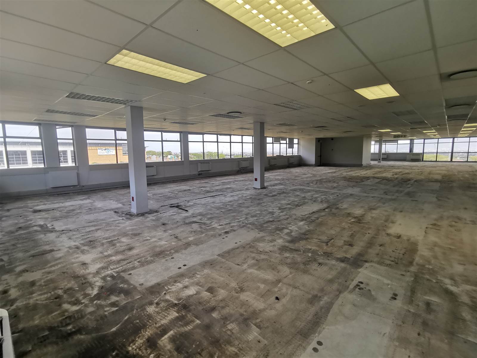 1466.8  m² Commercial space in Plattekloof photo number 3