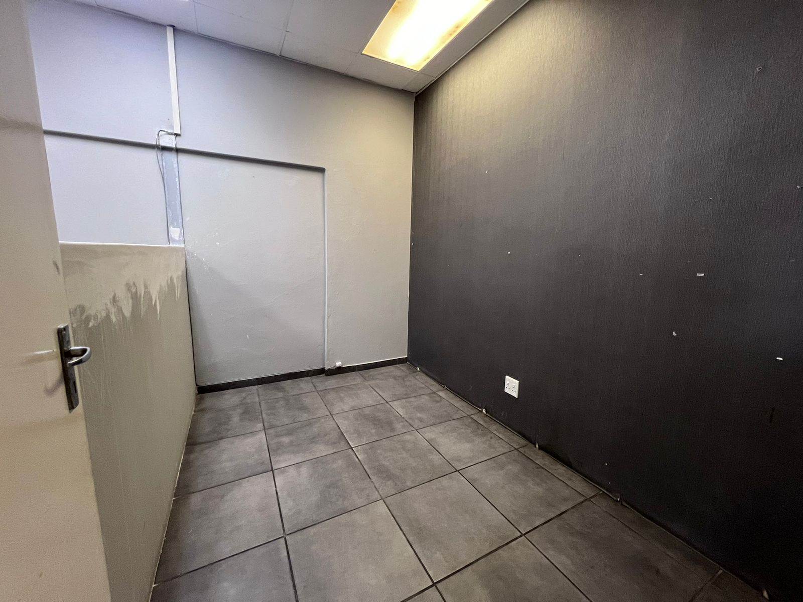 51  m² Commercial space in Krugersdorp Central photo number 8