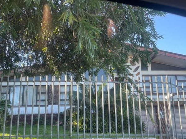 4 Bedroom House 4 Bedroom House