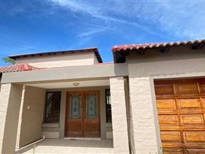 3 Bed Townhouse in Schuinshoogte