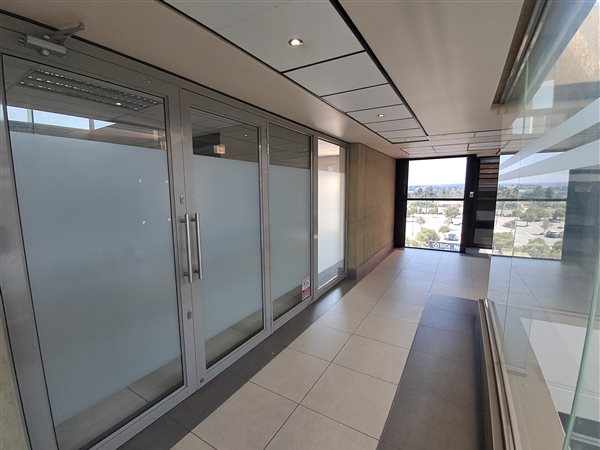 377  m² Commercial space