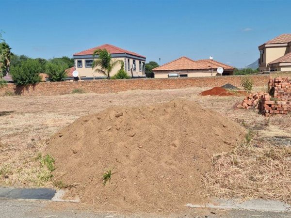 502 m² Land available in Brits