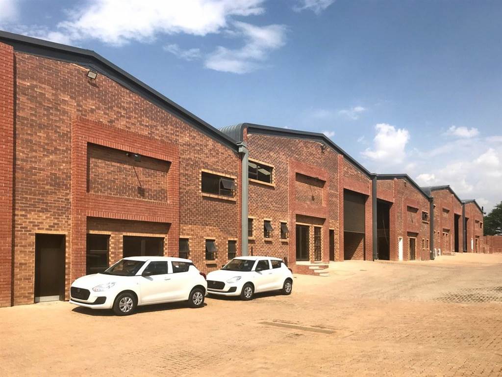 525  m² Industrial space in Pomona photo number 1