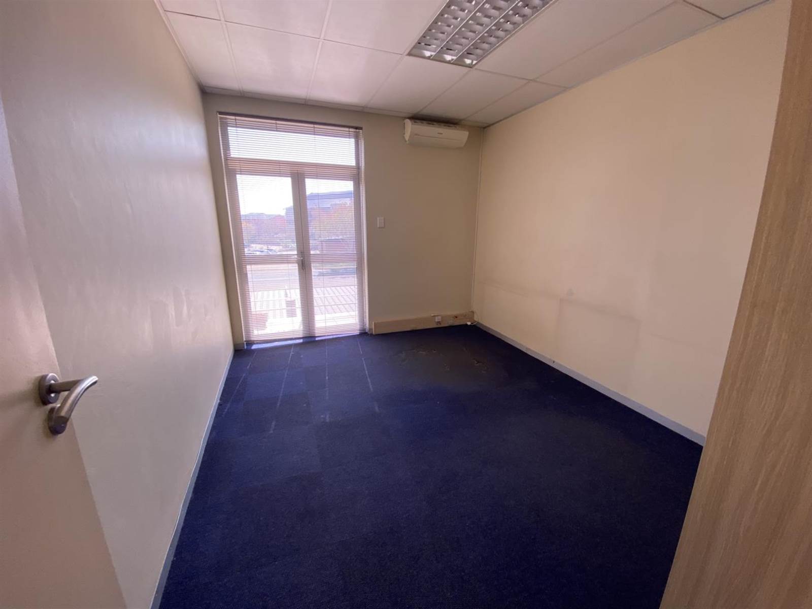 200  m² Office Space in Route 21 Business Park photo number 13