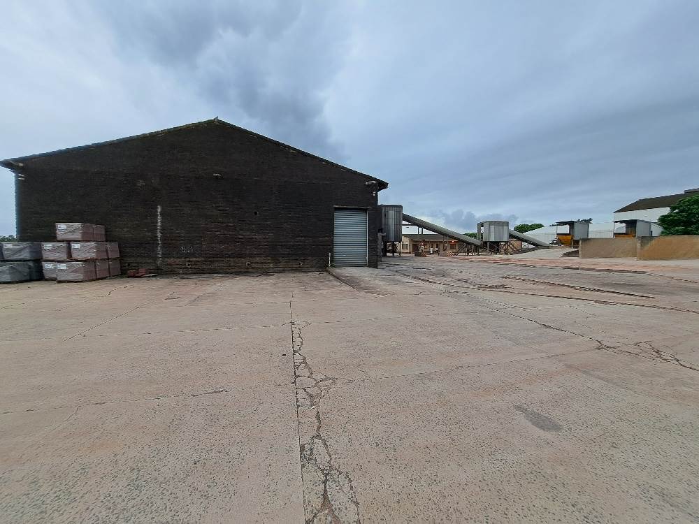 1555  m² Industrial space in Alton photo number 10
