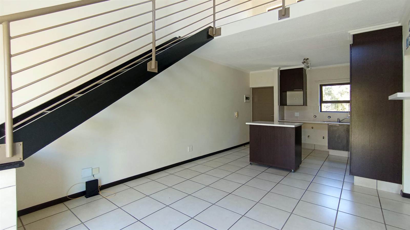 1 Bed Townhouse in Douglasdale photo number 5