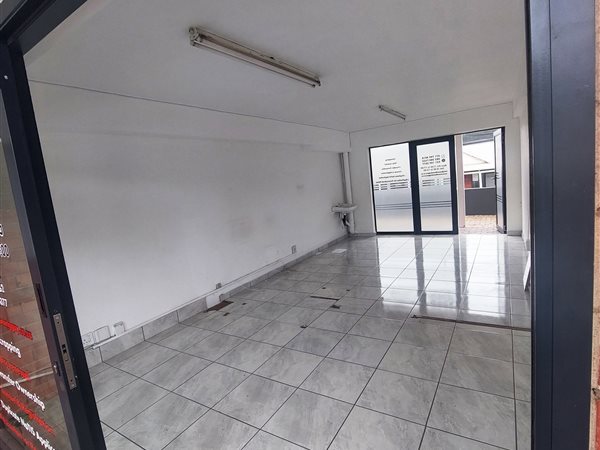 25  m² Commercial space