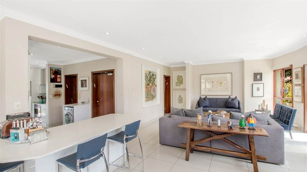 3 Bed Apartment in Dunkeld West photo number 8