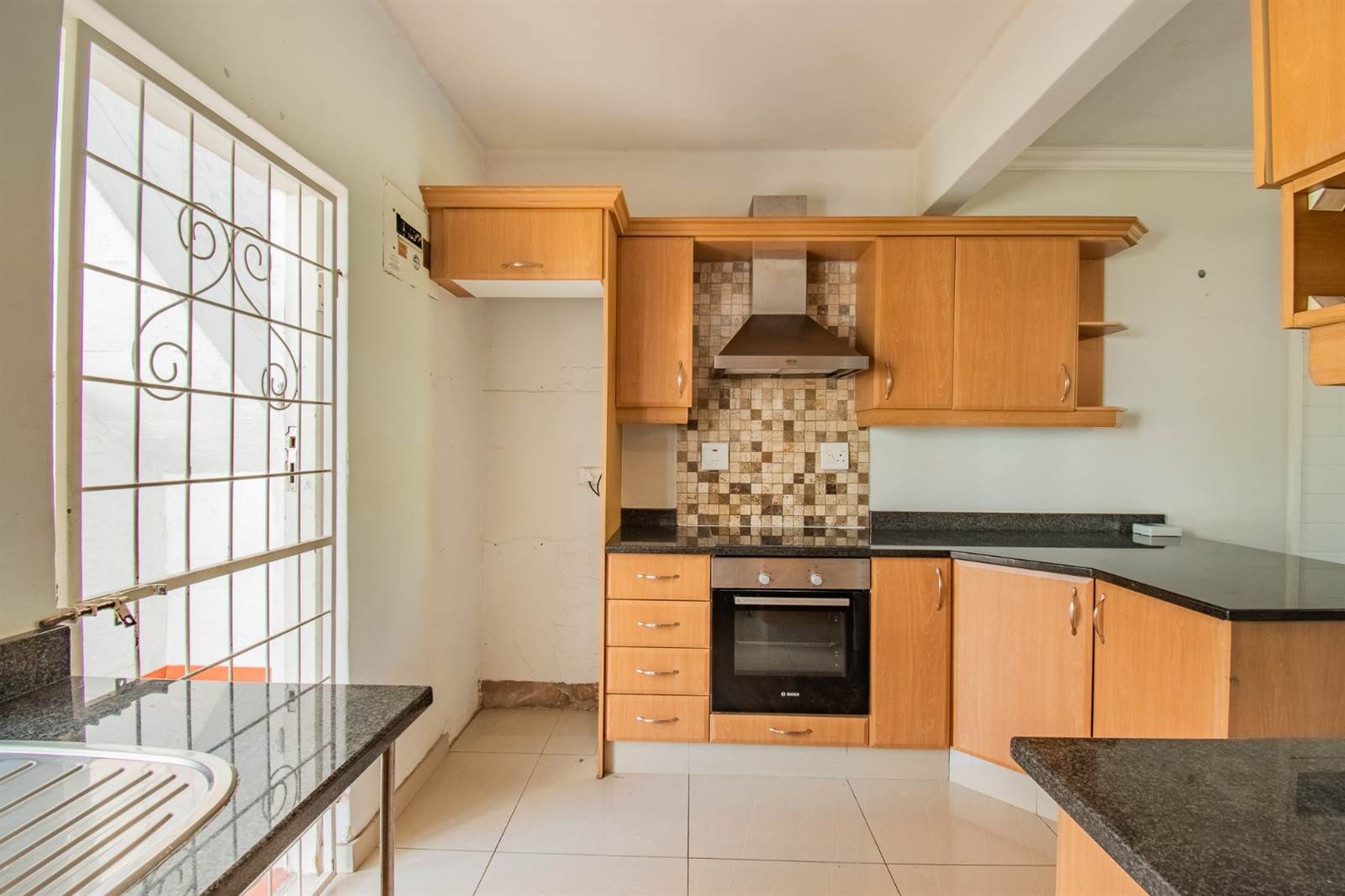 1.5 Bed Apartment in Durban North photo number 5