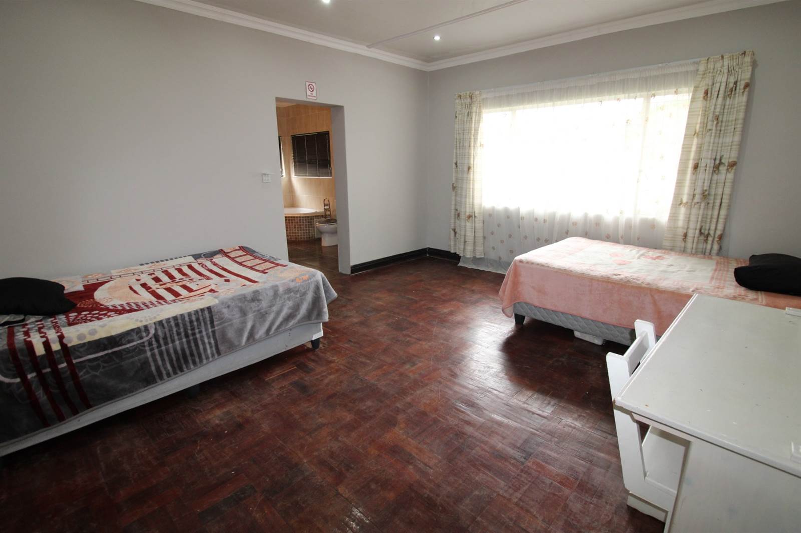 4 Bed House in Universitas photo number 15