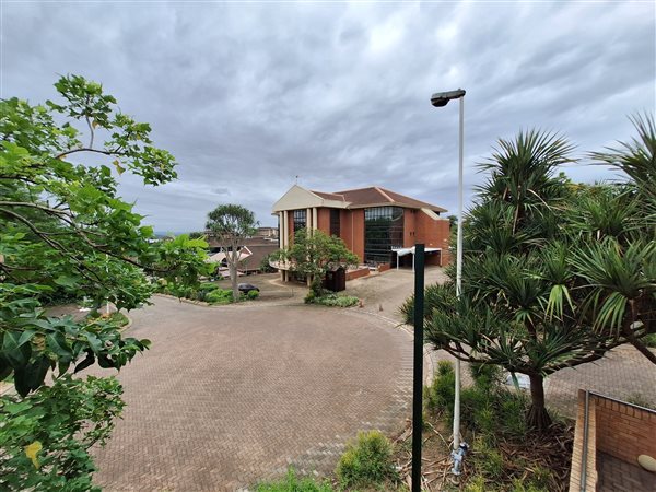 1 700 m² Commercial space 1 700 m² Commercial space
