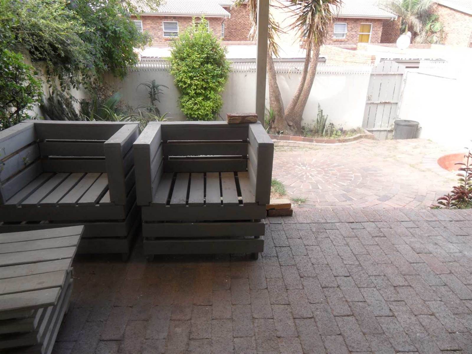 2 Bed Townhouse in Corlett Gardens photo number 22