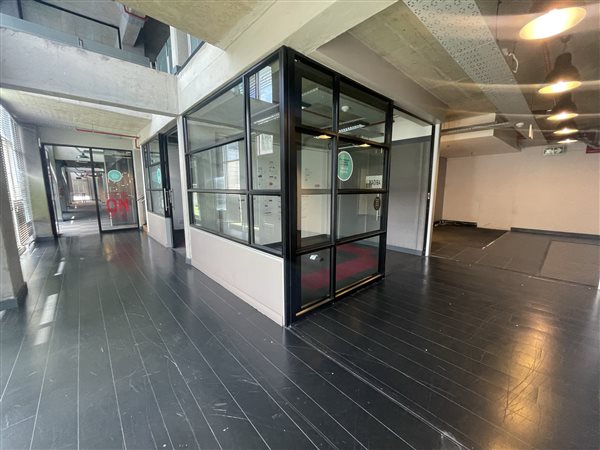 1305  m² Commercial space