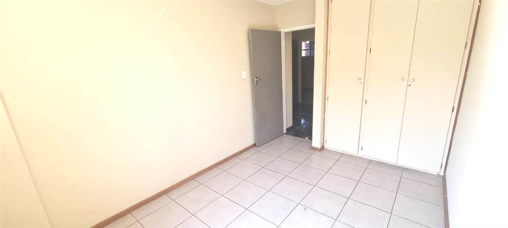 3 Bed Apartment in Sinoville photo number 18
