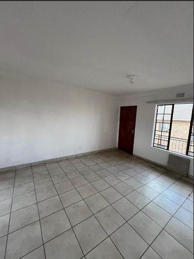 2 Bed Apartment in Chloorkop photo number 13