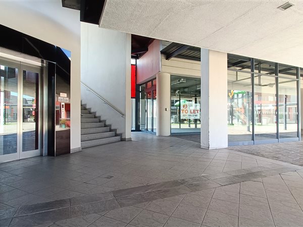696  m² Commercial space in Century City