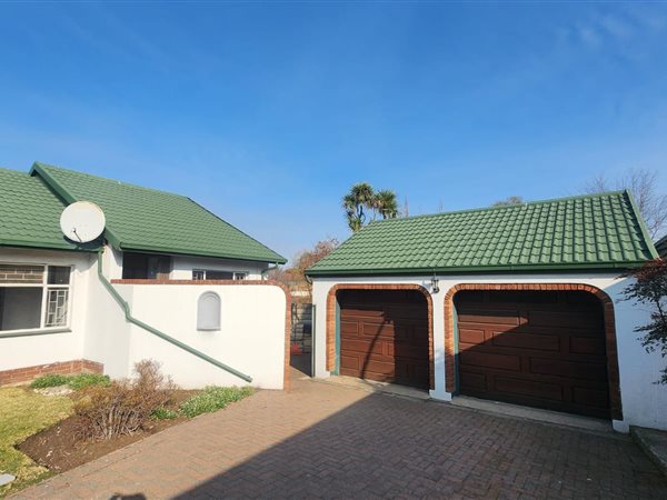 3 Bedroom Townhouse 3 Bedroom Townhouse